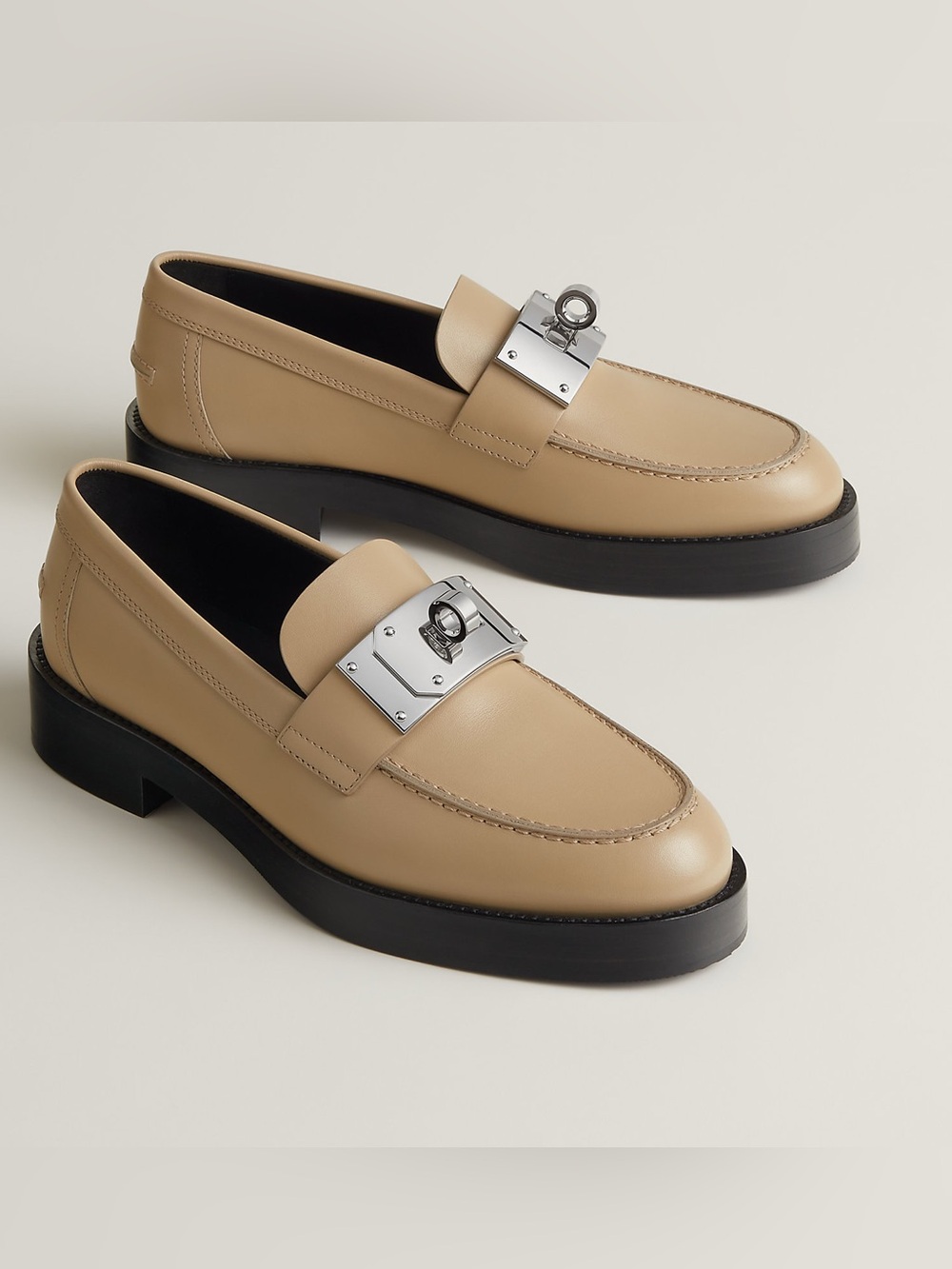 🤎Hermes Hot Loafer in beige lin. Size 6.5.